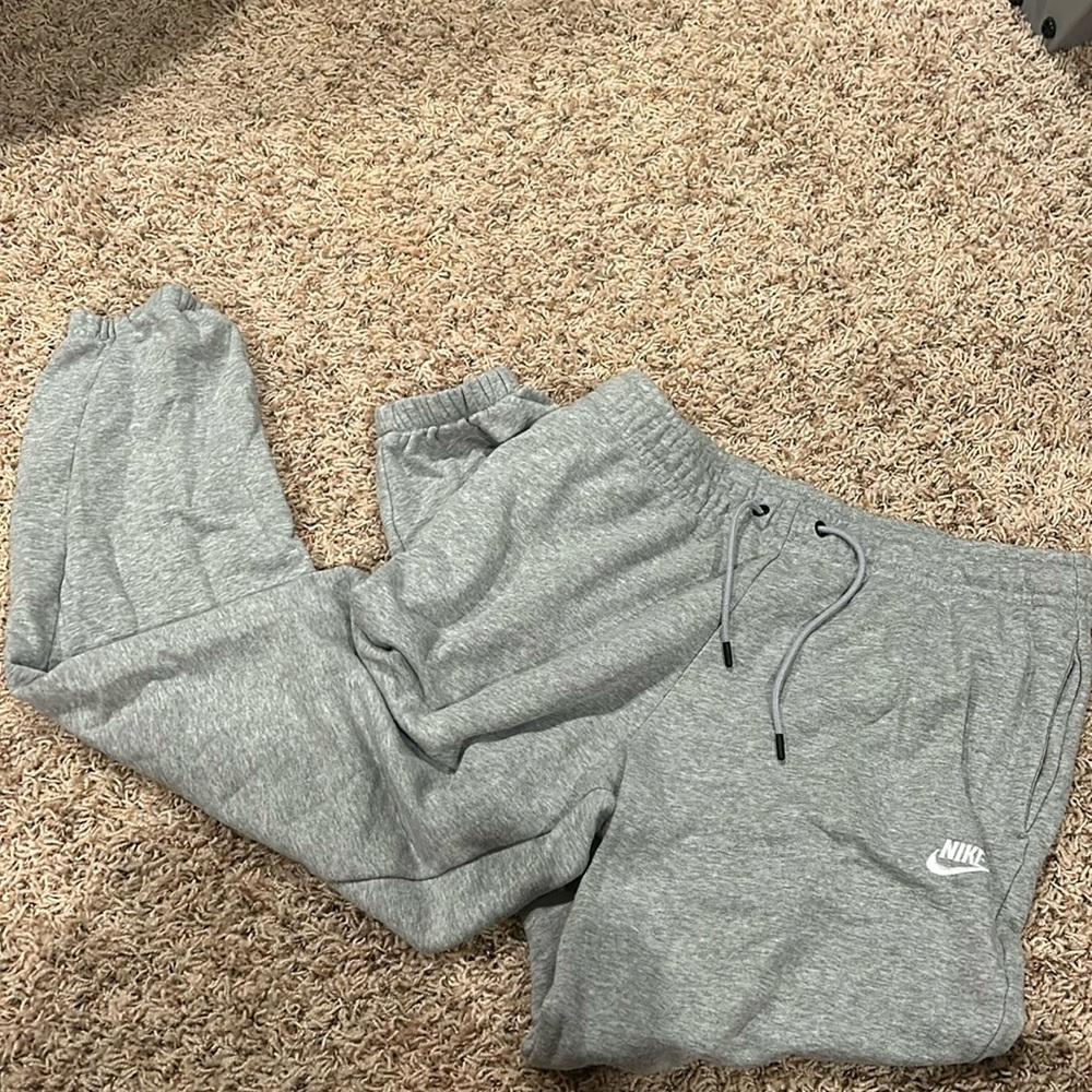 women’s nike joggers